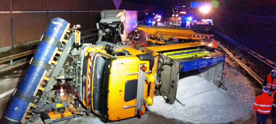 Einsatz nach schwerem Unfall auf der BAB10