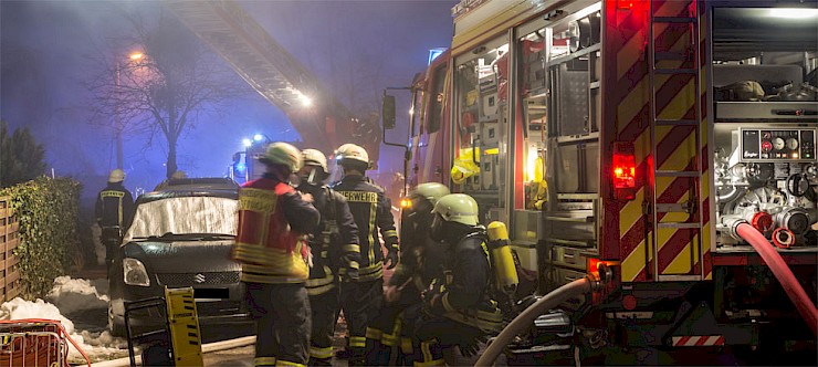 Schwerer Einsatz bei Feuer in Einfamilienhaus